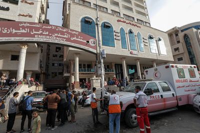 Al-Quds Hospital in Gaza runs out of fuel, shuts down key services