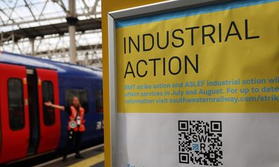 RMT and train operators reach breakthrough in national rail row