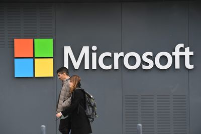 Microsoft employees must set diversity goals in annual performance reviews