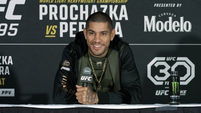 Alex Pereira admits Jiri Prochazka’s style difficult to understand, but that’s where Glover Teixeira comes in