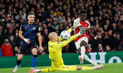 Bukayo Saka strikes before suffering knock as Arsenal ease past sorry Sevilla