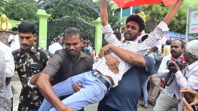 Student leaders arrested for protest against VSP privatisation