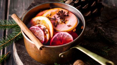 7 seasonal simmer pot recipes for fall and winter – for an all-encompassing cozy scent