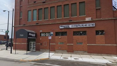 Bouncer shot outside West Loop strip club
