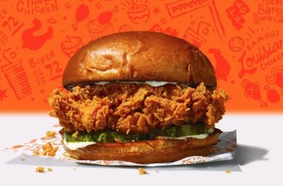 Celebrate National Fried Chicken Sandwich Day 2023 with 5 deals and free sandwiches on Thursday, Nov. 9