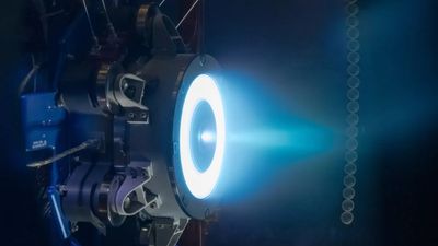 Powerful new thrusters for NASA's moon-orbiting Gateway space station get a test (photo)