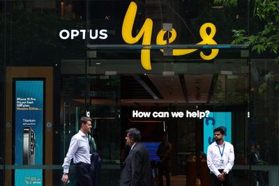 Optus loses court bid to keep report into cause of 2022 cyber-attack secret