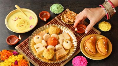 What is special on the menu for different communities in Kerala during Deepavali