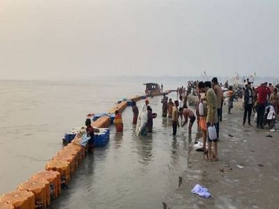 Uttar Pradesh: Devotees take dip at confluence of Ganga, Yamuna on auspicious occasion of Dhanteras
