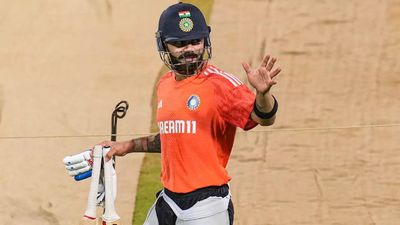 Virat Kohli trains against left-arm spin, short-pitched bowling at nets with NZ semi-final looming