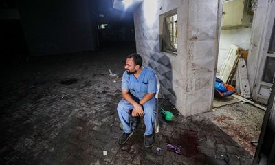 UK hospital workers protest outside No 10 against deaths of medics in Gaza
