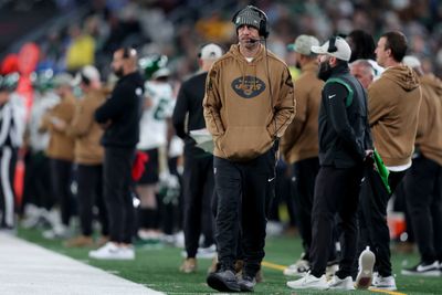 Aaron Rodgers Explains Mysterious Beaker Full of Liquid He Dropped on Jets’ Sideline