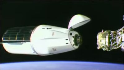 SpaceX Dragon cargo ship docks at ISS with laser experiment and more (video)