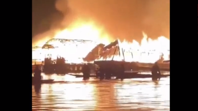 Fire breaks out at Srinagar’s Dal Lake, several houseboats gutted