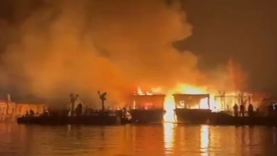 J-K: Fire breaks out at Dal Lake, several houseboats gutted
