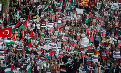 Pro-Palestine protesters assemble in London as police jostle with far-right groups