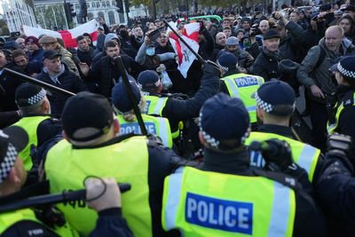Pro-Palestine march: Police condemn ‘extreme’ right-wing protesters as force makes 126 arrests
