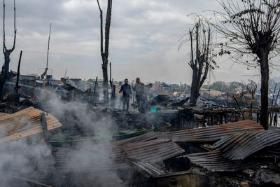Houseboats catch fire on a lake popular with tourists, killing 3 in Indian-controlled Kashmir