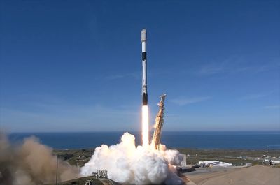 SpaceX launches 90 payloads into orbit on 'rideshare' mission