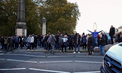 Far-right ‘defends’ the Cenotaph to the echo of home secretary’s words