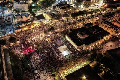 Thousands rally in Tel Aviv calling for release of captives