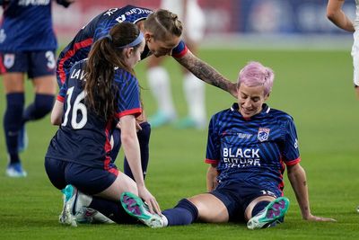 Megan Rapinoe hobbles off pitch injured 3 minutes into final career match