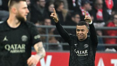 Hat-trick from Mbappe pushes PSG to top of Ligue 1 table