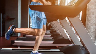 Treadmill farmer’s walk: How to do it and benefits of building strength by walking with weights