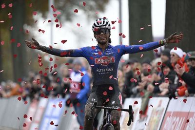 World Cup Dendermonde: Alvarado takes solo win with another display of domination