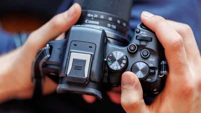 What is Flexible Priority mode? How to use it on your Canon R-series camera