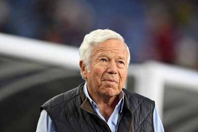 This Robert Kraft reaction to bad Mac Jones throw sums up Patriots’ entire season