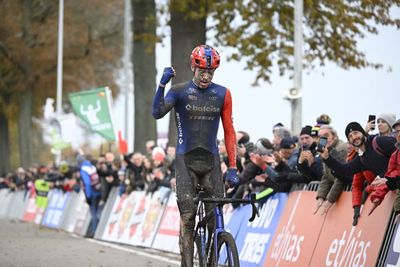 World Cup Dendermonde: Ronhaar surprises with first UCI World Cup victory