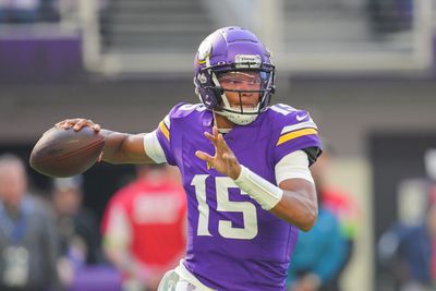 WATCH: Dobbs continues to shine as Vikings extend lead