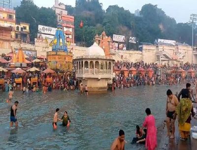 Haridwar: Devotees take holy dip in river Ganga on the occasion of Somvati Amavasya