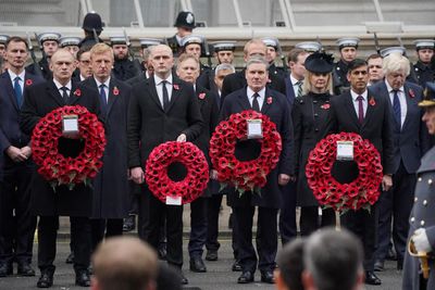 Fact Check: Was Stephen Flynn really holding his poppy wreath the wrong way?