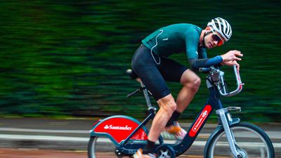 Cameron Jeffers breaks Boris Bike Hour Record with 32.8km effort