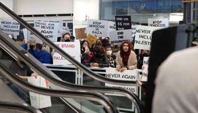 Protesters demanding peace in Gaza block escalators at Ogilvie Transportation Center