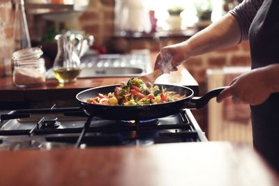 Study: Women cook more than men at home