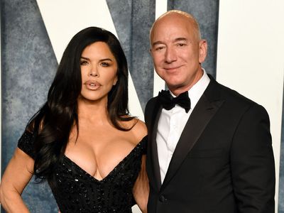 Lauren Sanchez clarifies whether she’s the figurehead on fiancé Jeff Bezos’ yacht
