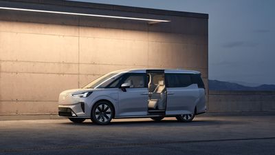 Volvo’s first electric minivan has a roof-mounted screen for movies and Zoom calls