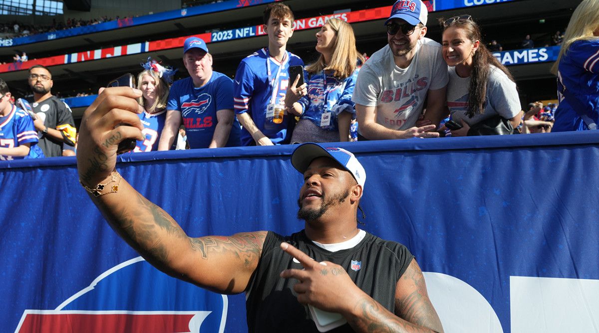 Bills’ Dion Dawkins Arrives At Stadium Shirtless…