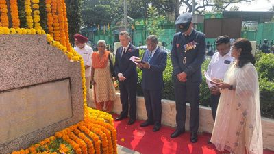 UK Deputy High Commissioner lays wreath at Remembrance Day service