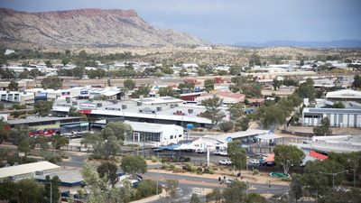 Extra cops for Alice Springs in 'zero tolerance' summer