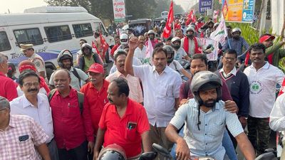 Steel workers take out bike rally demanding Centre to revoke its decision on Visakhapatnam Steel Plant
