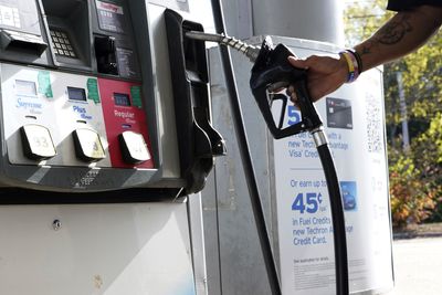 As gasoline prices fall, U.S. inflation cools to 3.2%