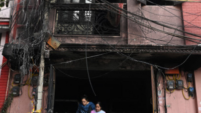 East Delhi fire: Man throws 3-year-old from balcony, then jumps with rest of his family; all 4 in hospital