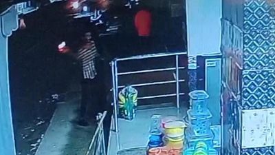 Petrol bomb hurled at supermarket in Vaniyambadi town