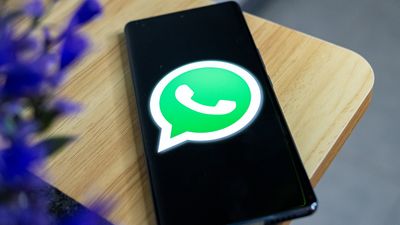 WhatsApp copies Discord's voice chat feature for large groups