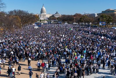 Supporters of Israel rally in Washington under heavy security, crying 'never again'