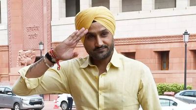 'Yeh bakwaas log kuch bi bakte hai': Harbhajan Singh rejects Inzamam-ul-Haq's claims